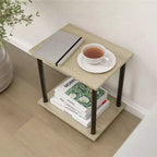 Tavolino Laterale in Legno a 2 Ripiani con Presa di Corrente Integrata e Porte USB | Scaffale Compatto da 38 cm