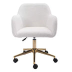 Questa sedia girevole da ufficio è regolabile in altezza, ha le ruote, le gambe placcate in oro e la base cromata.