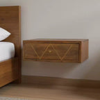 Comodino sospeso in legno massello di mango marrone | Intarsio in ottone, 1 cassetto, da parete