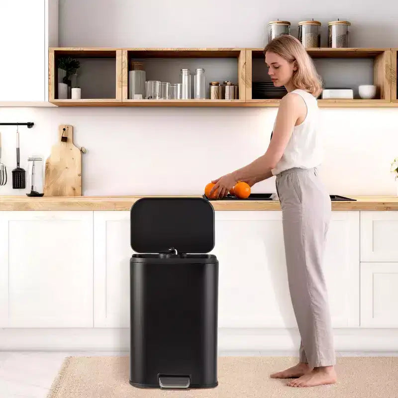 Pattumiera in Acciaio Inox - Anti-Impronta, Coperchio a Chiusura Ammortizzata, Secchio Interno Rimovibile, Contenitore a Pedale Salvaspazio - per Cucina, Ufficio, Bagno