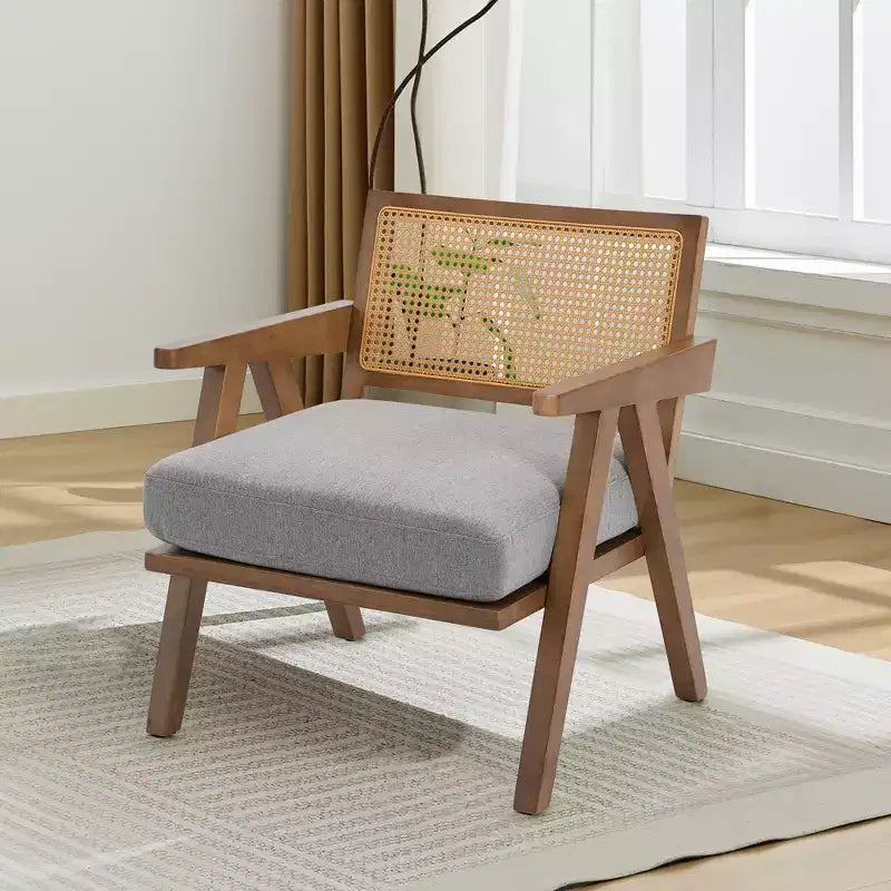 Poltrona rustica con finiture in legno, sedia da divano moderna di metà secolo con robuste gambe in legno, schienale in rattan per camera da letto e soggiorno